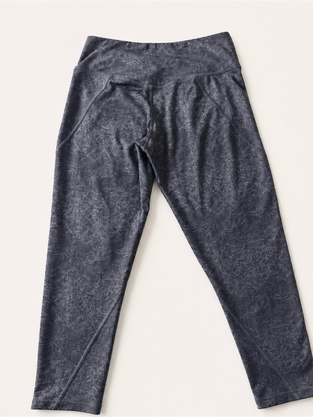 Patagonia Women’s Cropped Leggings - Black/Grey with Subtle Pattern - Picture 2 of 5
